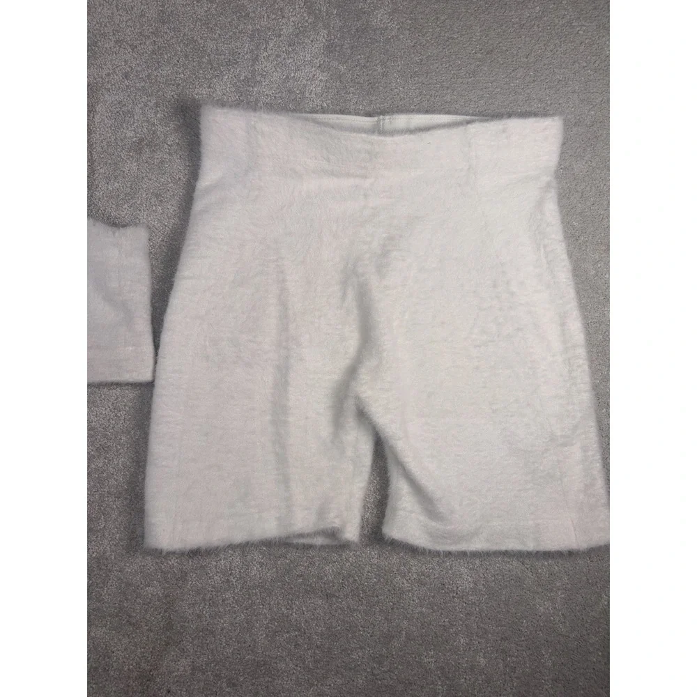 Whitney Gymshark Fuzzy Knit 2-Piece Lounge Set – Ivory Med Crop Top & L Shorts